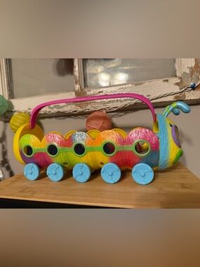 DreamWorks Trolls Caterbus Yellow Caterpillar Bus Ride Playset Poppy World Tour